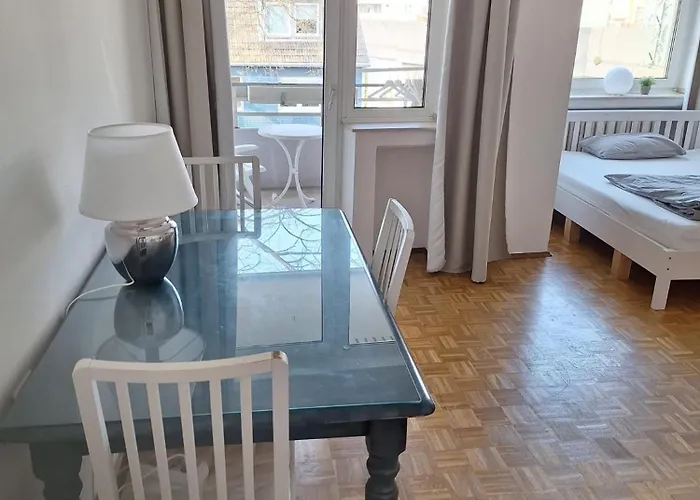 Spacious Studio Flat Media Harbour
